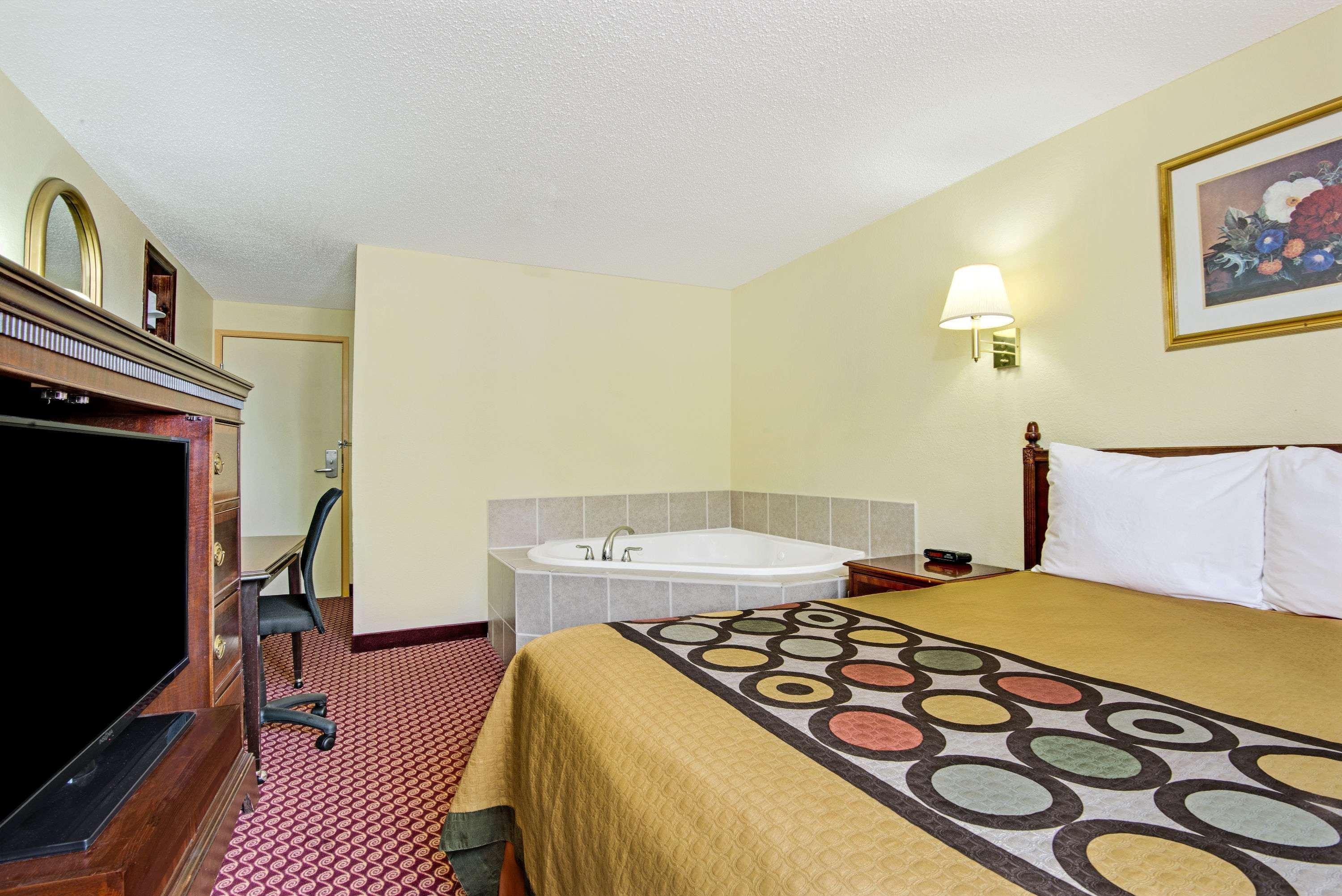 Baymont Inn & Suites By Wyndham Liberty Bagian luar foto