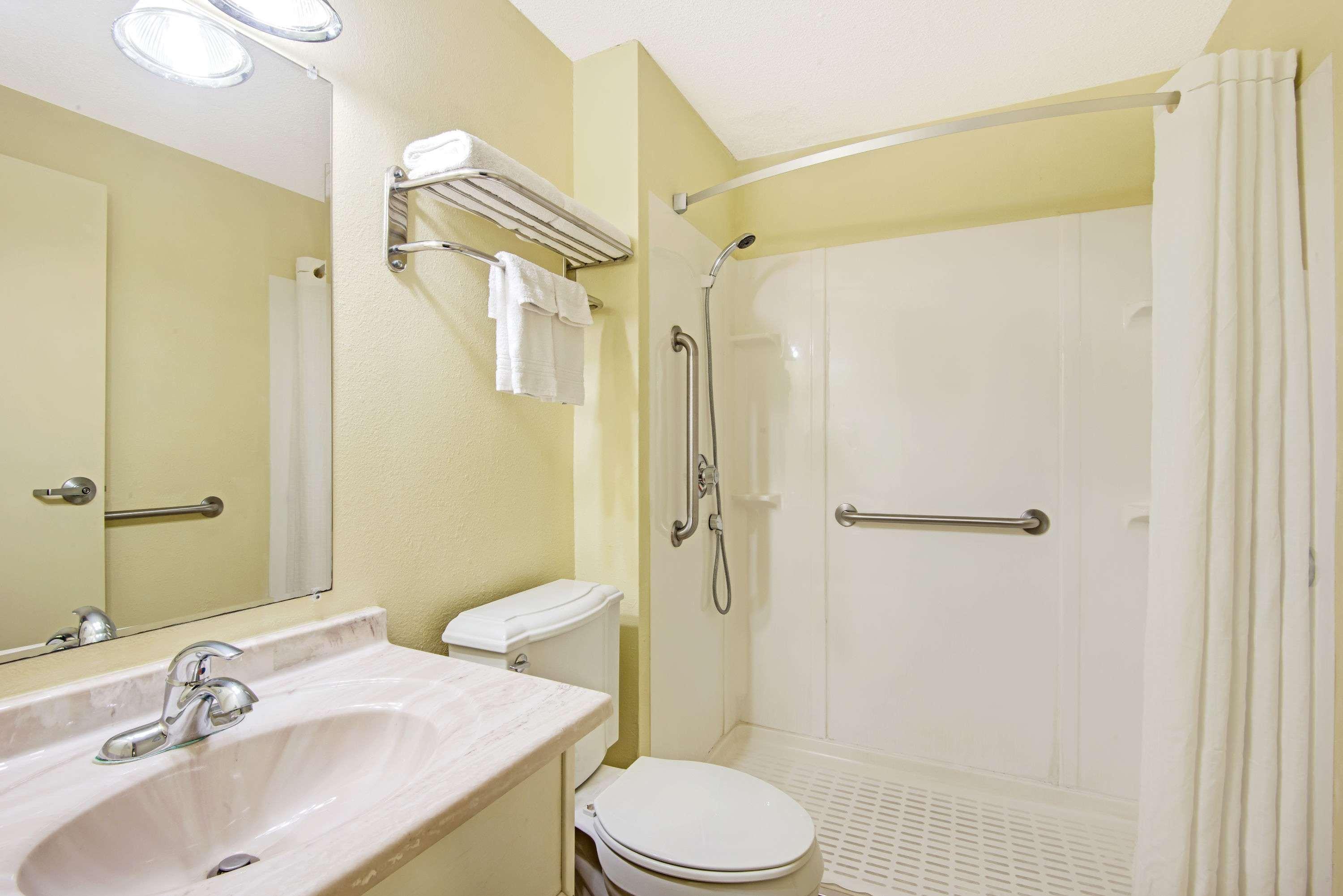 Baymont Inn & Suites By Wyndham Liberty Bagian luar foto
