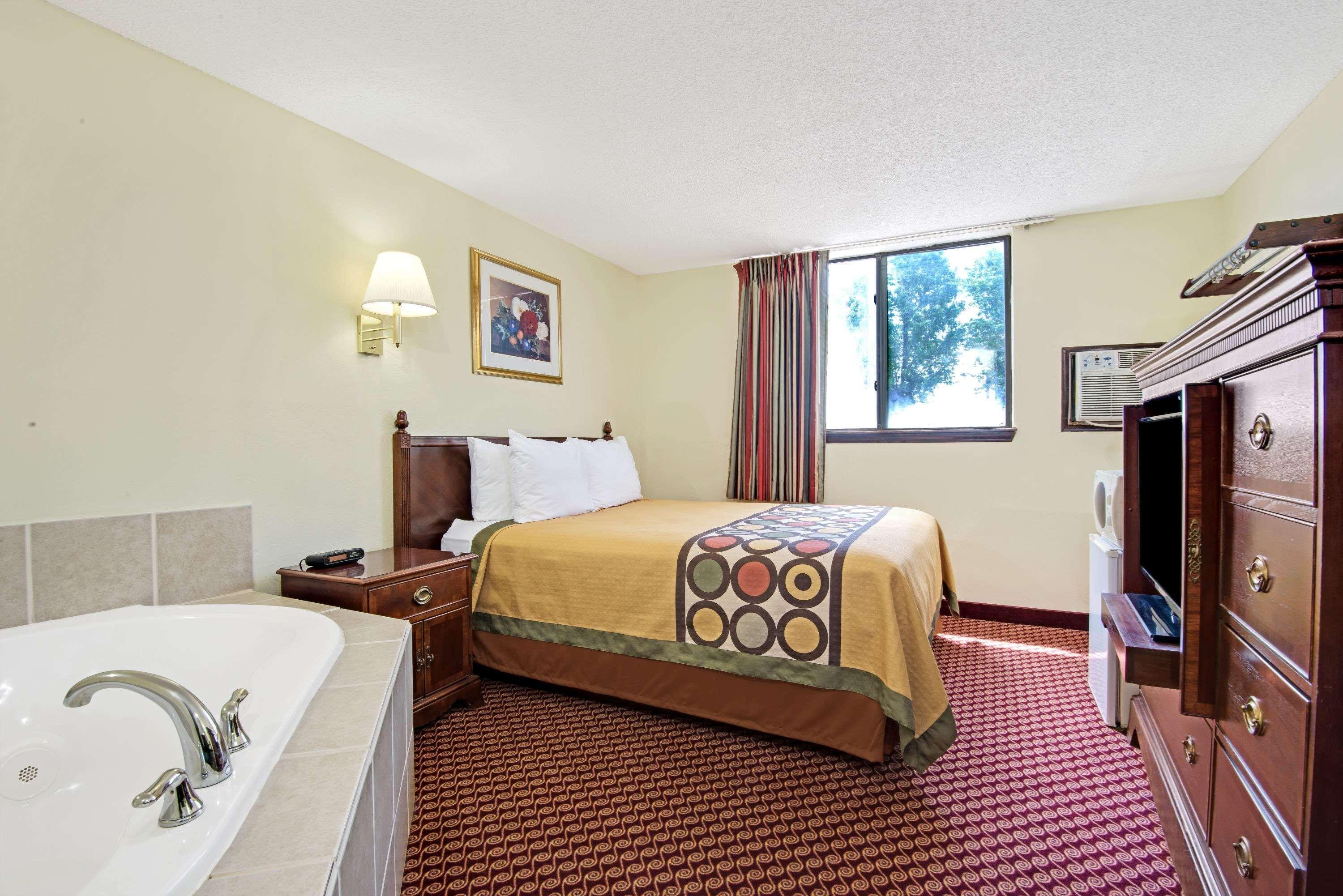Baymont Inn & Suites By Wyndham Liberty Bagian luar foto