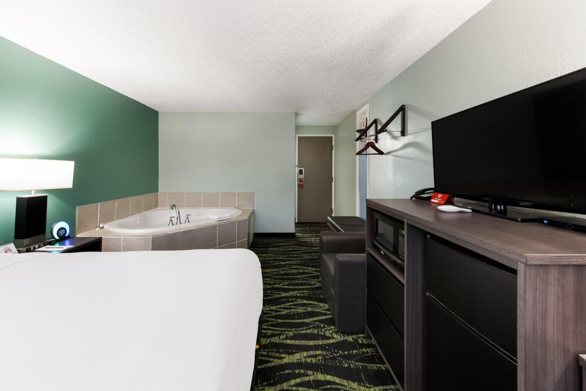 Baymont Inn & Suites By Wyndham Liberty Bagian luar foto