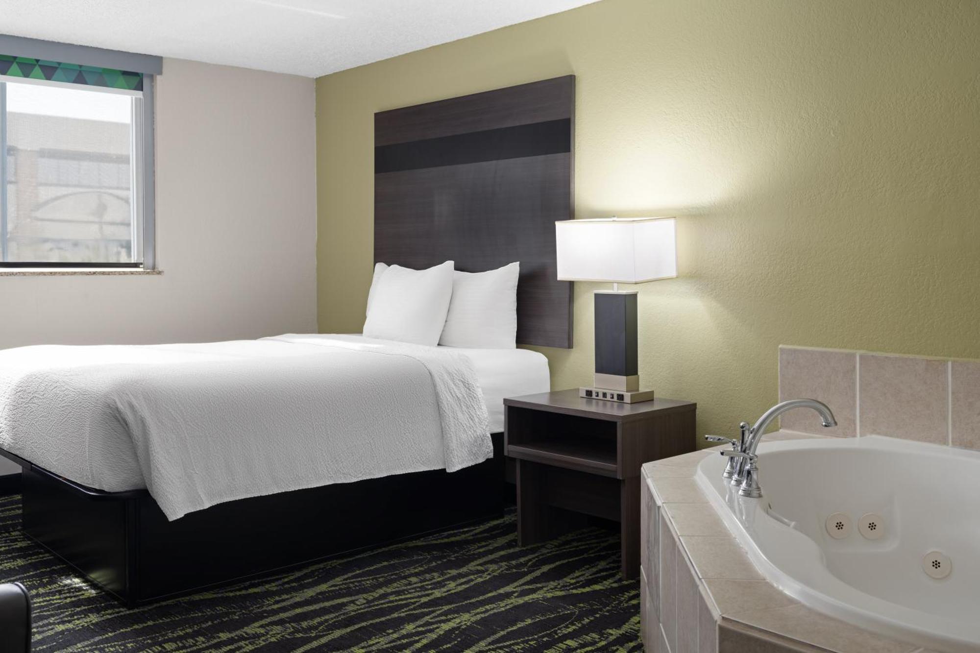 Baymont Inn & Suites By Wyndham Liberty Bagian luar foto