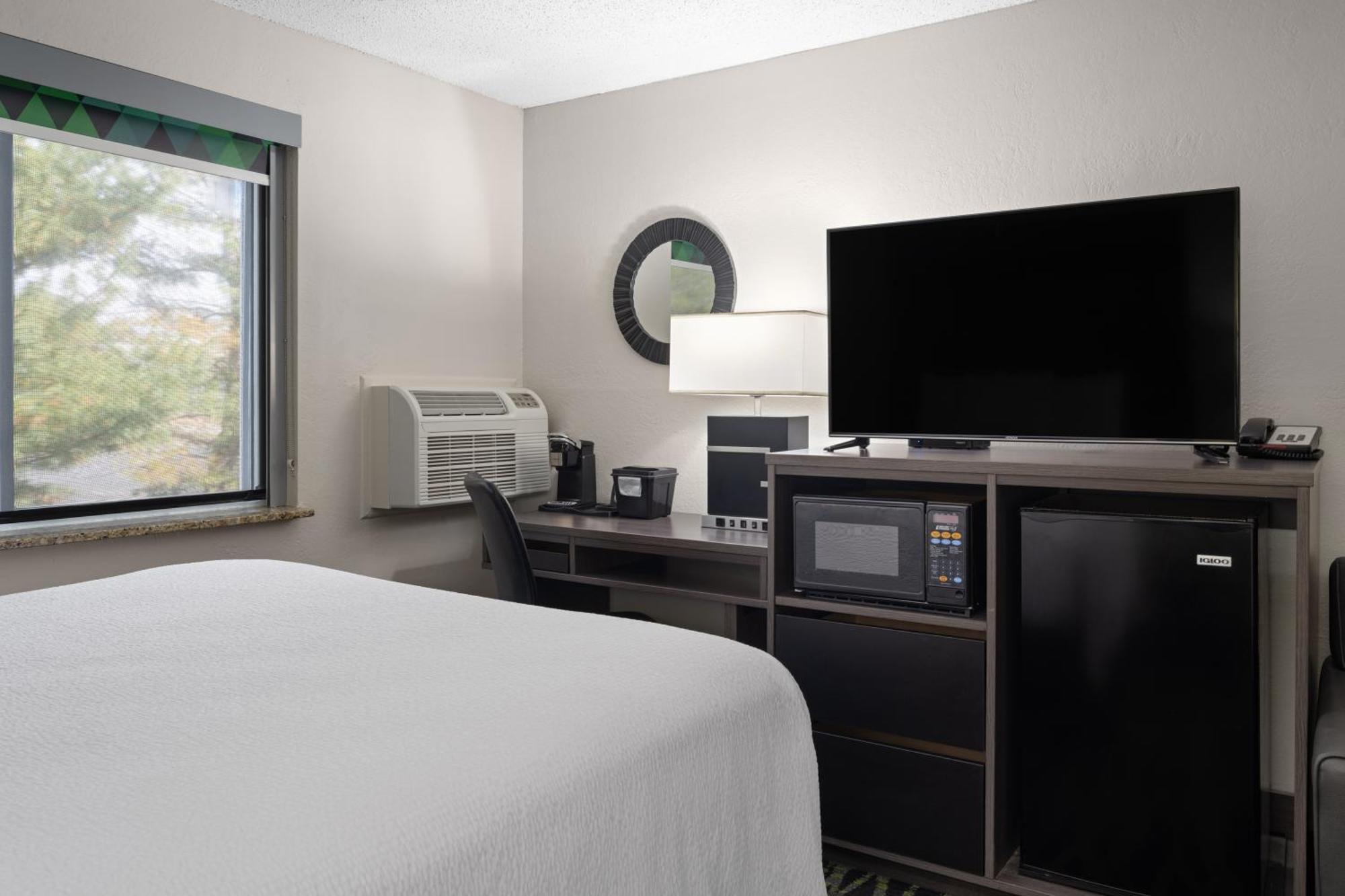 Baymont Inn & Suites By Wyndham Liberty Bagian luar foto