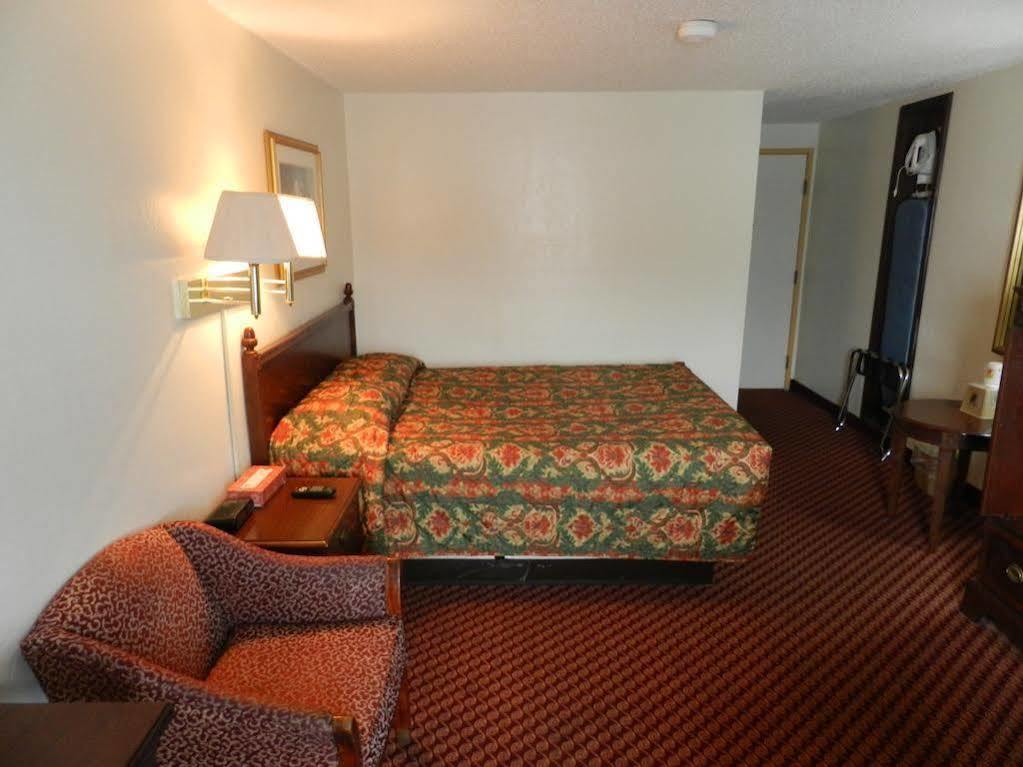 Baymont Inn & Suites By Wyndham Liberty Bagian luar foto