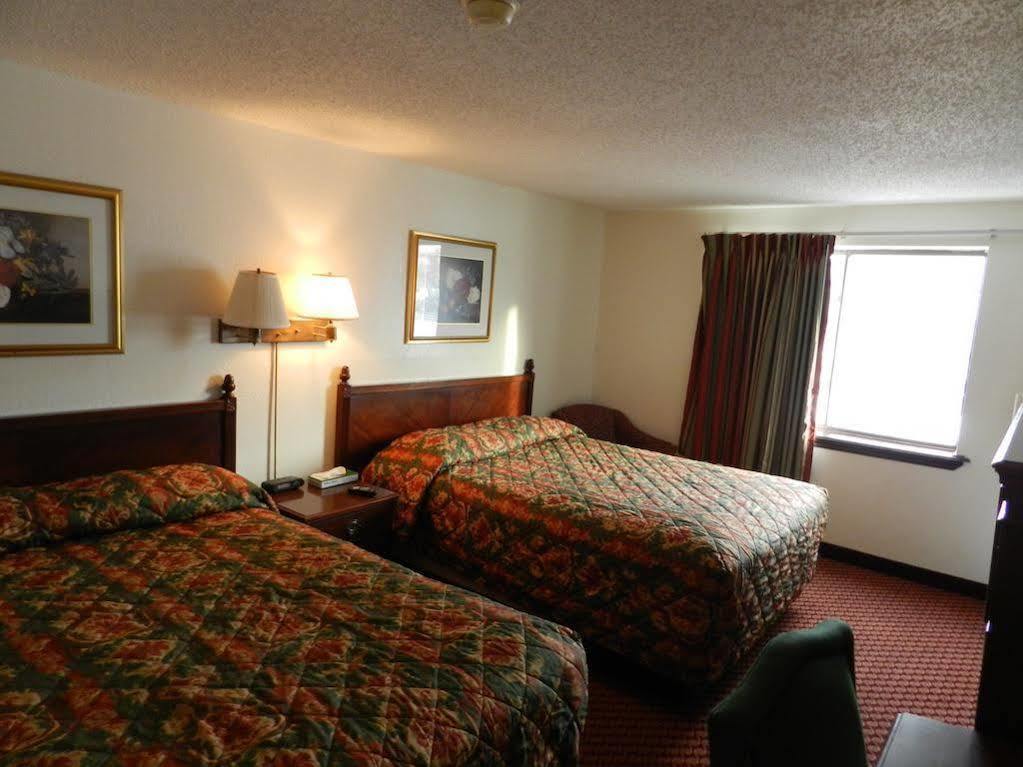 Baymont Inn & Suites By Wyndham Liberty Bagian luar foto